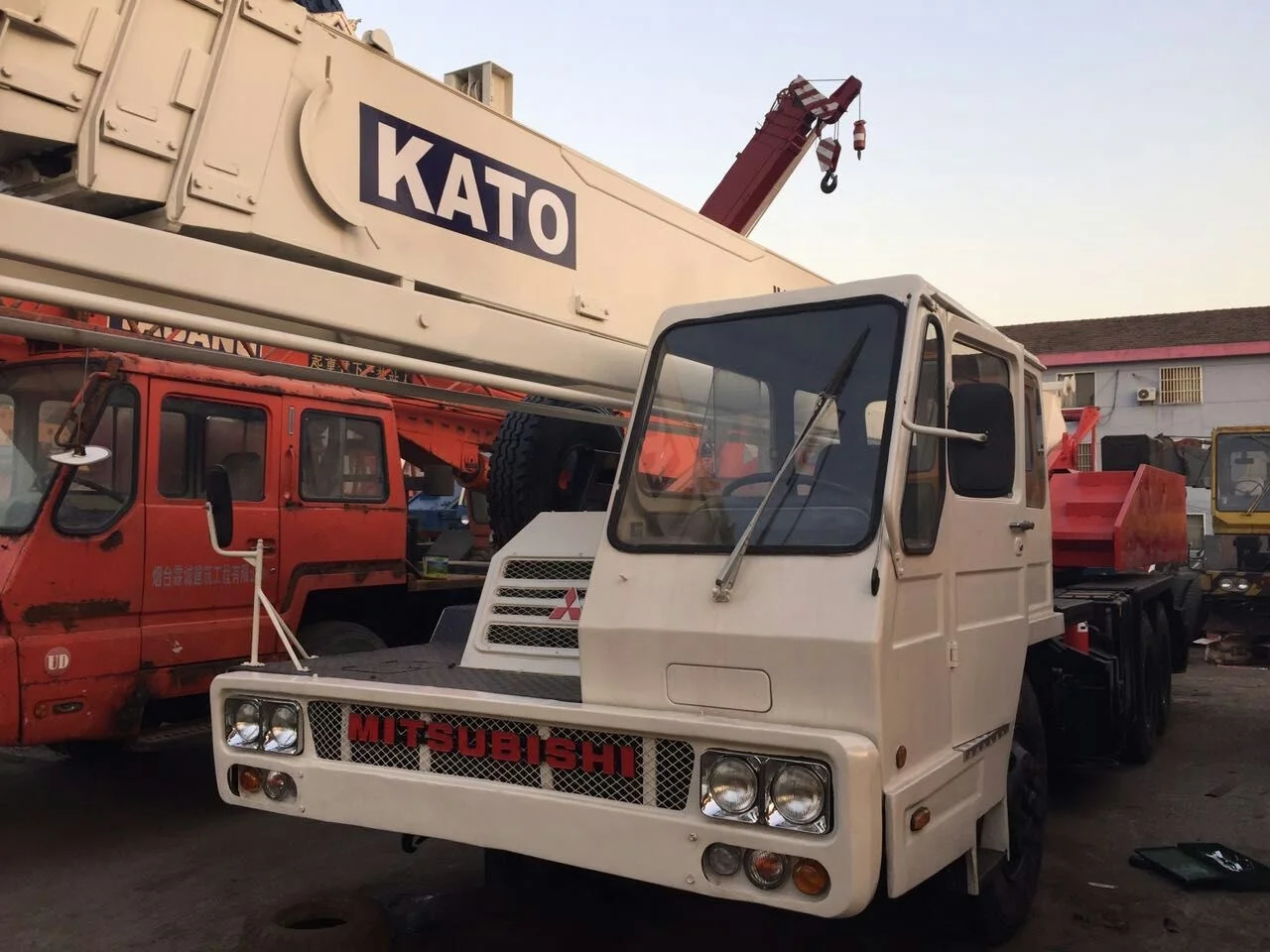 Reliable Quality Kato 25ton Nk250E Mobile Crane Used Kato Nk300E 30ton Cranes Made in Japan