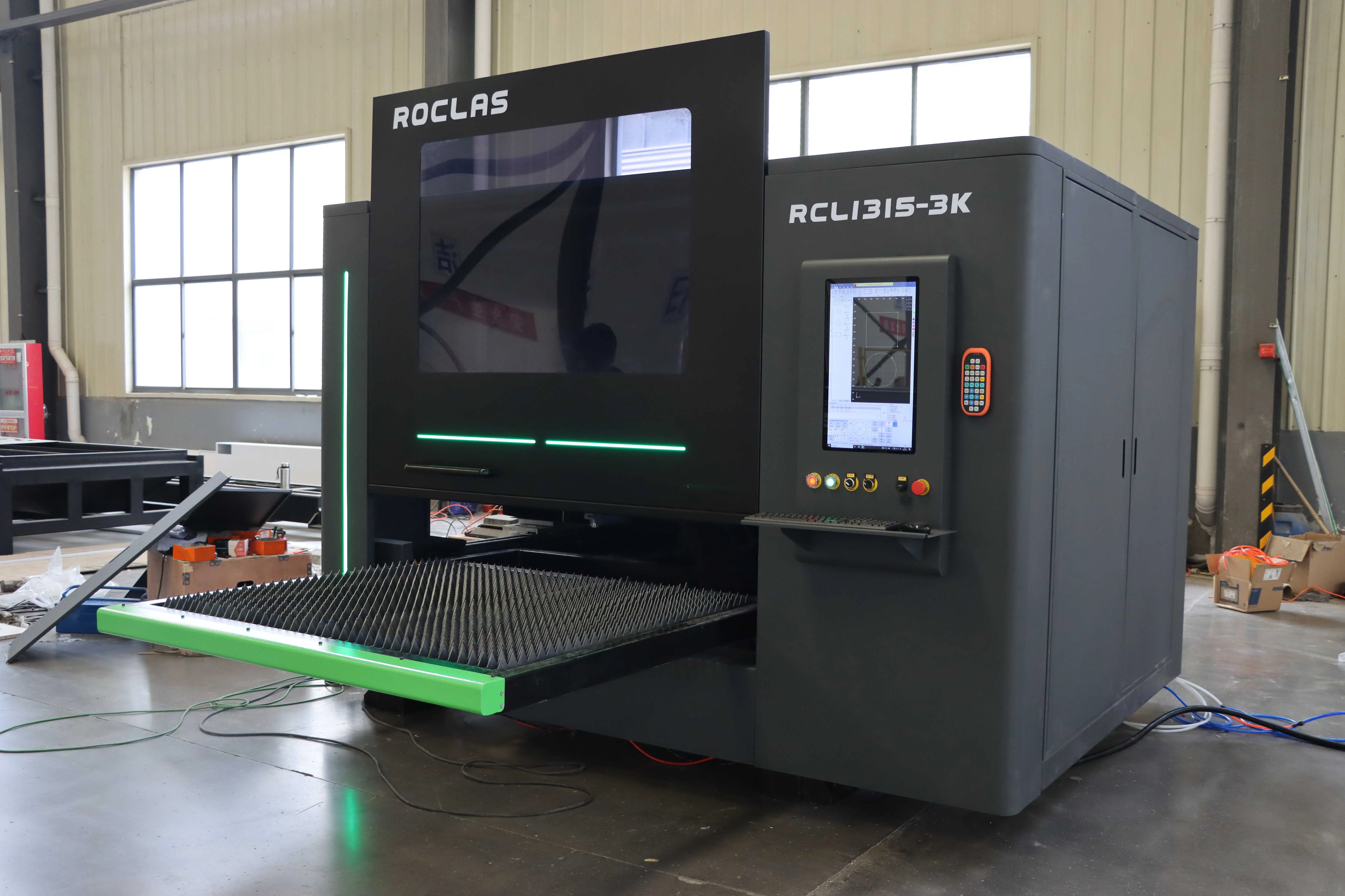 10% discount! Fiber laser cutting machine 3000w 1500*1300mm new design with full cover