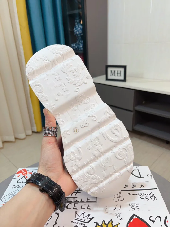2025 Custom Logo High Quality White Sole Trending Sneakers Luxury Mens Woman Basketball Jordanian Designer Shoes