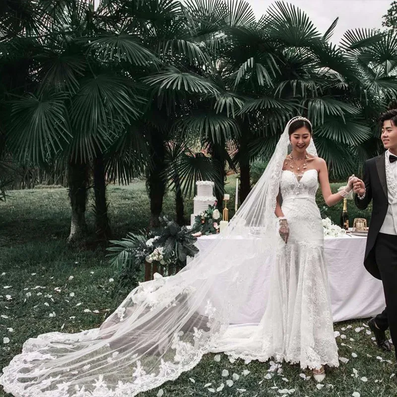 ROMANTIC Wedding Vintage Bridal Veils Ivory Beautiful Long Lace Veil with Comb