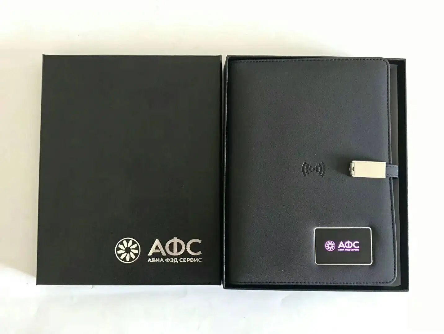  Шэньчжэнь пользовательский свет логотип 8000mah 16g usb a5 кожаный Многофункциональный блок питания с беспроводной зарядкой