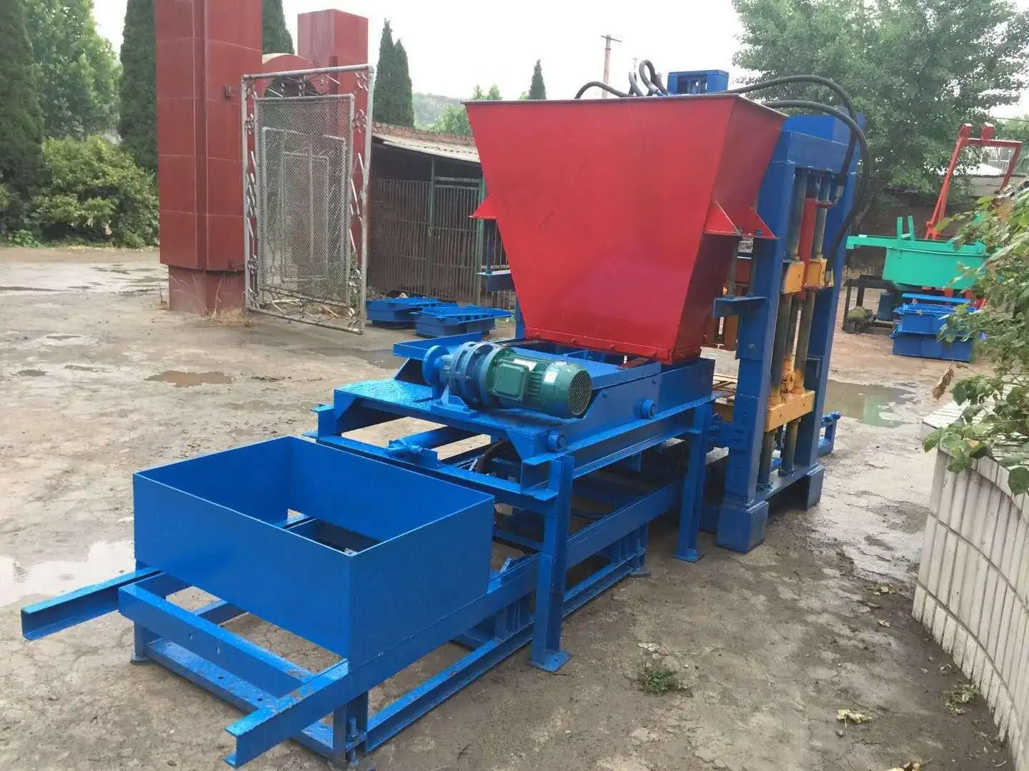 QT4-45  Hollow Brick Making Machinery Hollow sand paving laying moulding Concrete paver block cement brick making machine price