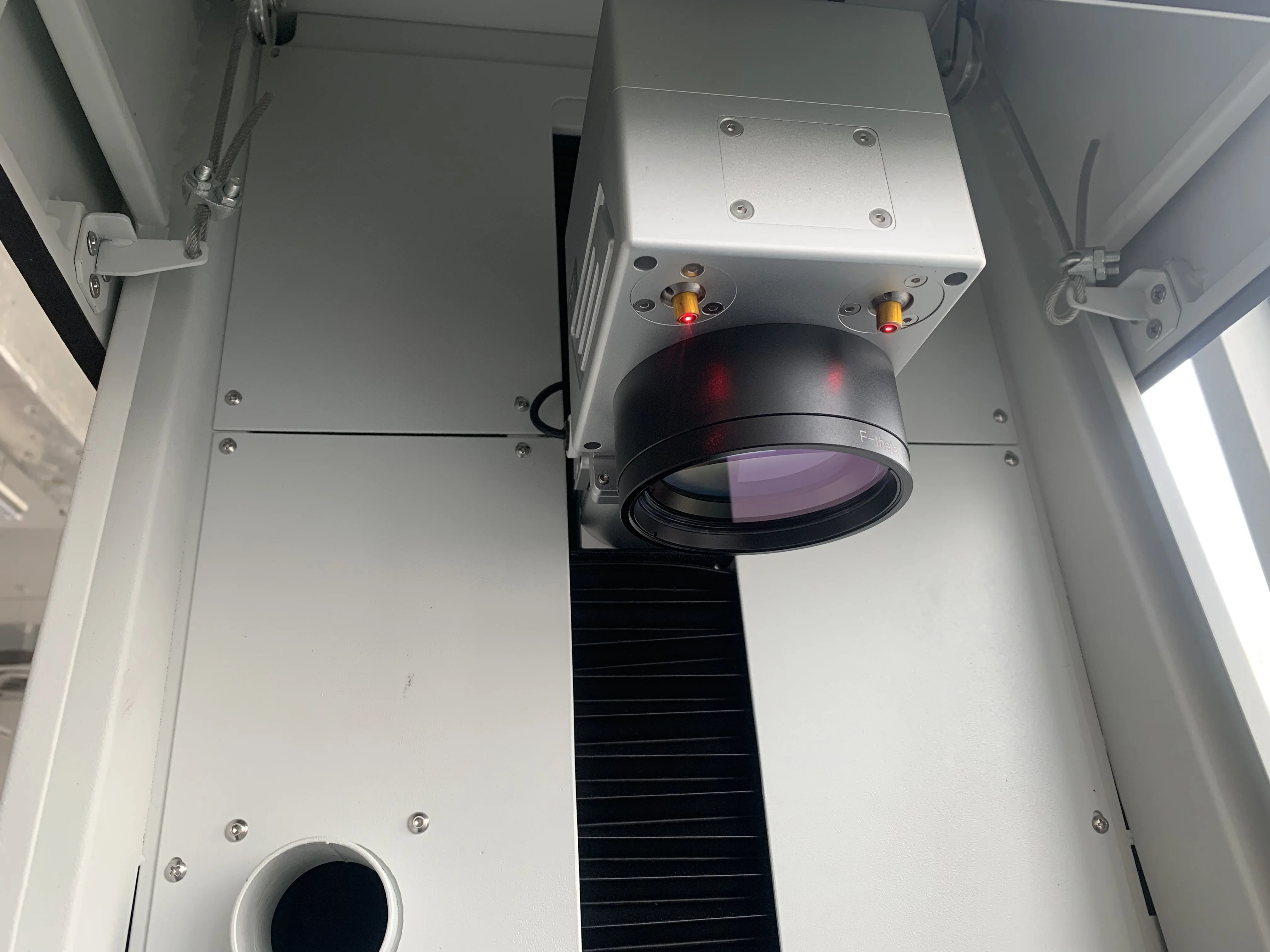 Safety protective cover enclosed fiber laser raycus 50w fiber laser