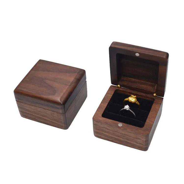 Custom Logo Square Wood Ring Box Packaging Walnut Luxury Gift Ring Case Mini Boxing Ring Wedding Jewelry Display Storage Box