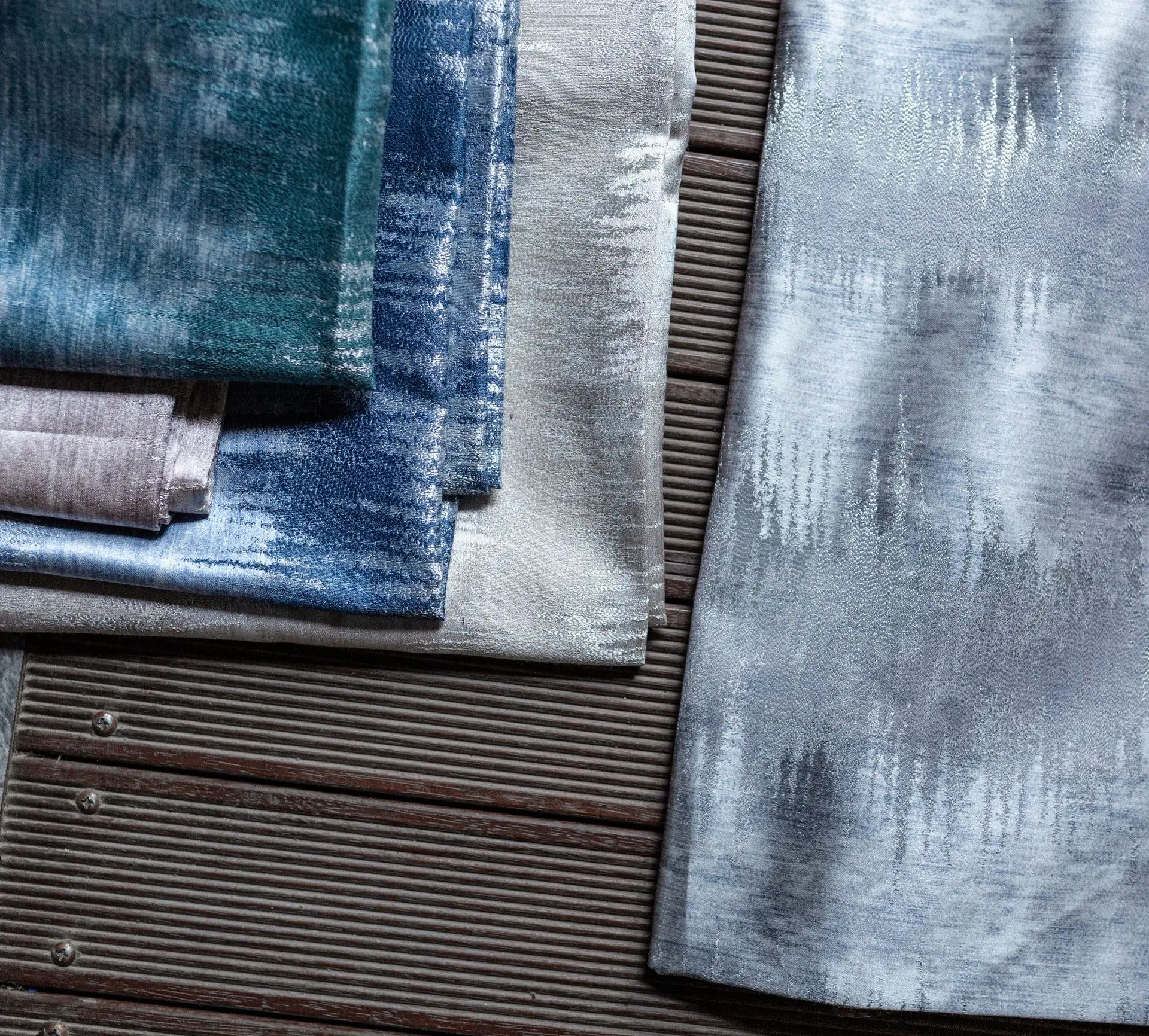 China Manufacturer Modern Light Luxury Silk Texture Jacquard Curtain Fabric For Living Room