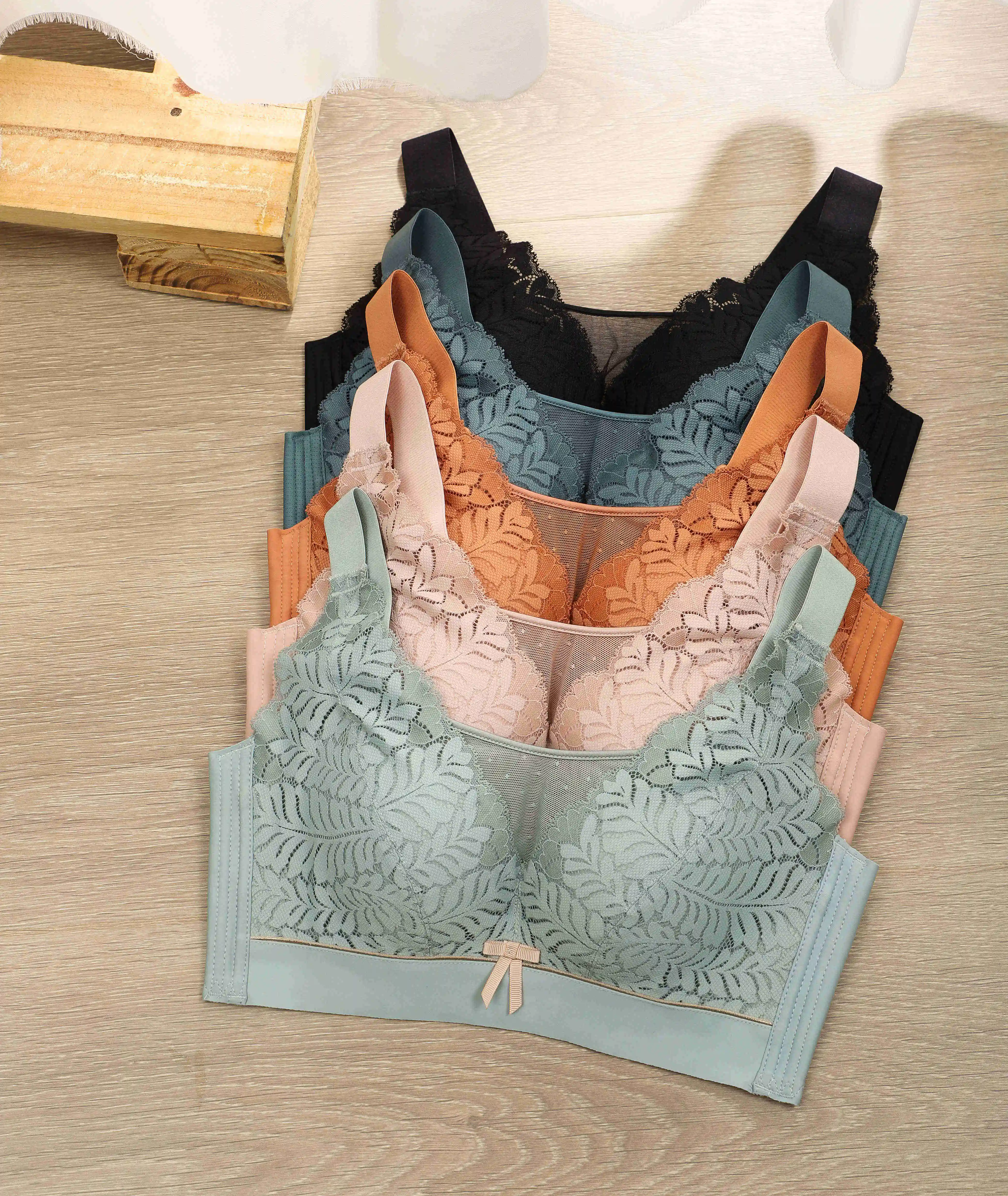 Wholesale Solid Color Push Up Lace Beautiful Back Wrap Chest Tube Top Bras For Women