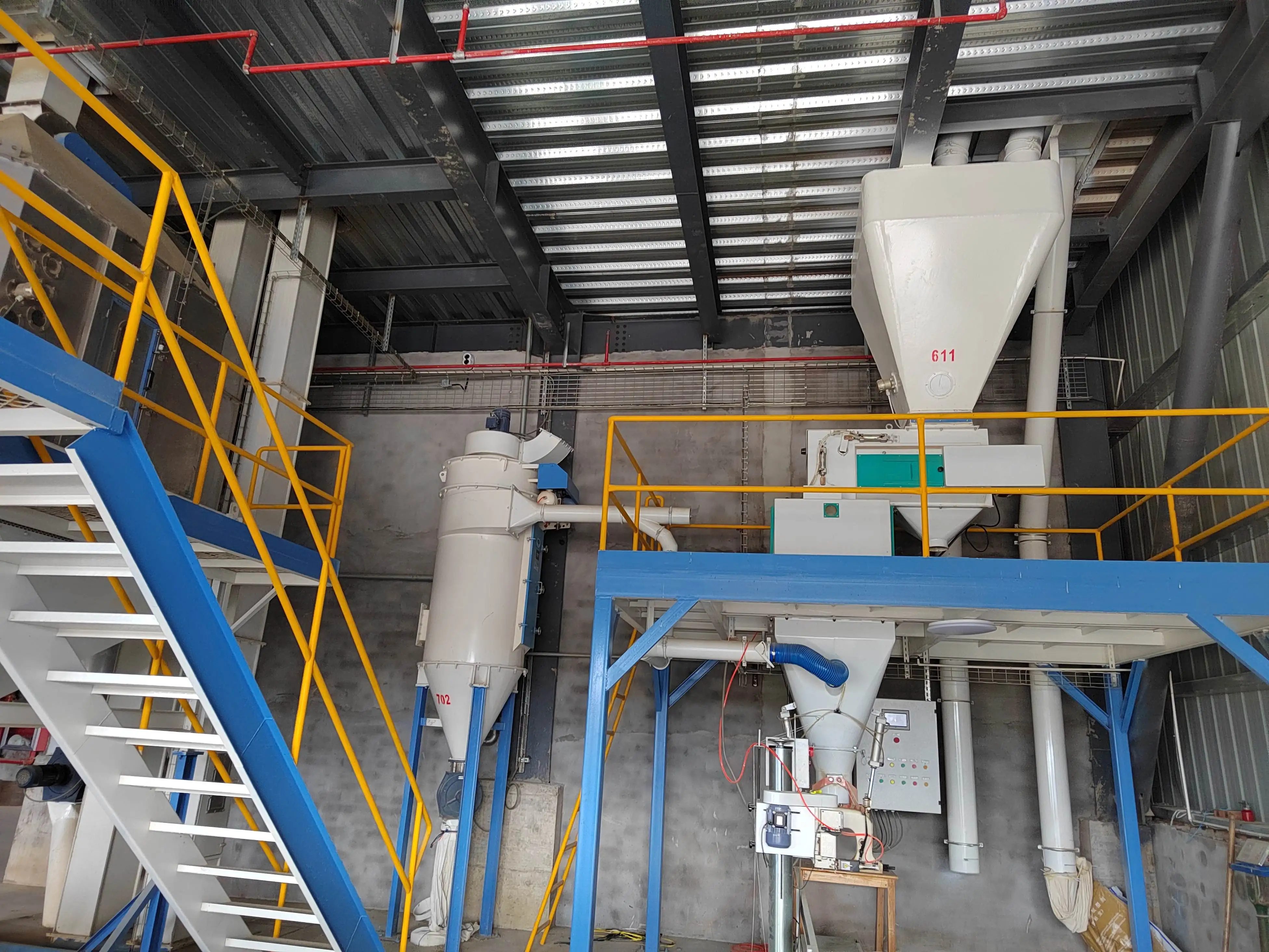 Yongli 1-2t/H Shrimp Aqua Feed Mill Shrimp Crab Fish Feed Production Line Floating Feed Pellet Machine