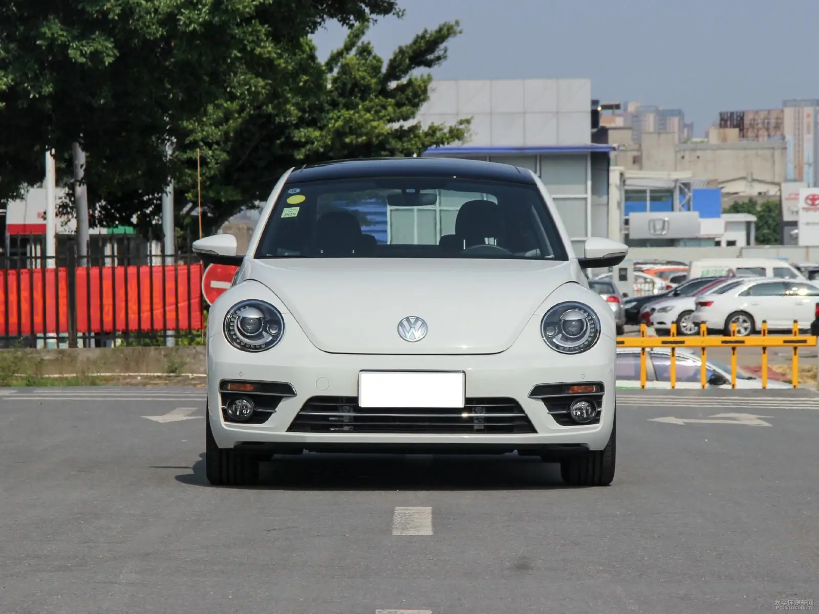 Efficient Engine, Legendary Style VW Beetle Gasoline Car volkswag-en