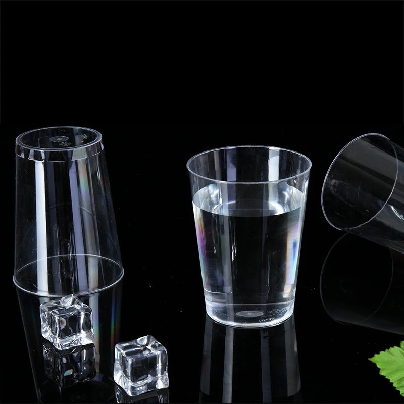 Маленькая прозрачная пластиковая чашка для конфет и десертов с крышкой из прозрачного пластика