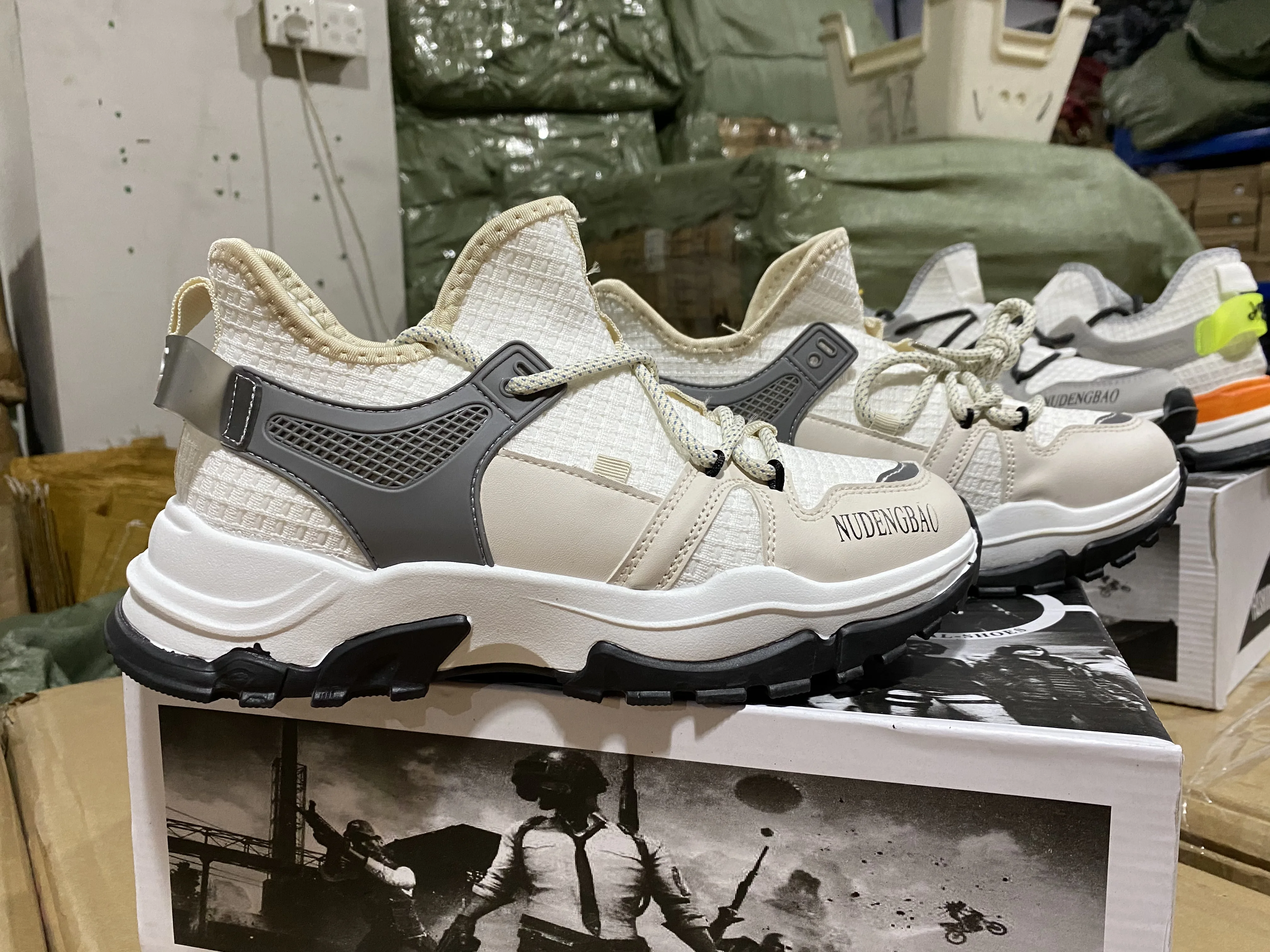  Оптовая продажа мужской спортивной обуви Лучшая распродажа повседневной