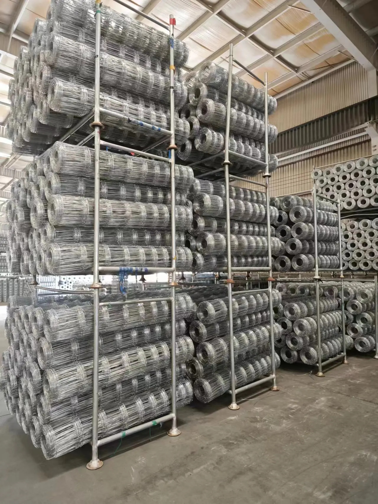 Factory price galvanized steel wire mesh/grassland fence/iron lock fence for confining cattle and sheep