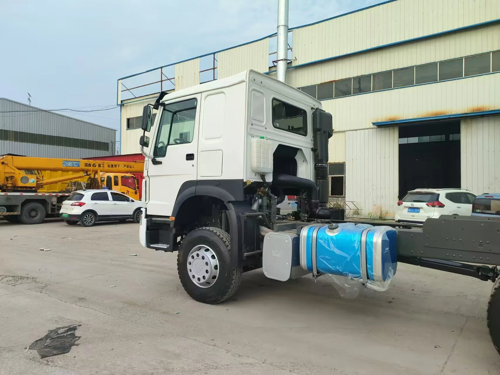 white sinotruk howo 6*4 tractor truck excellent performance with cheap price