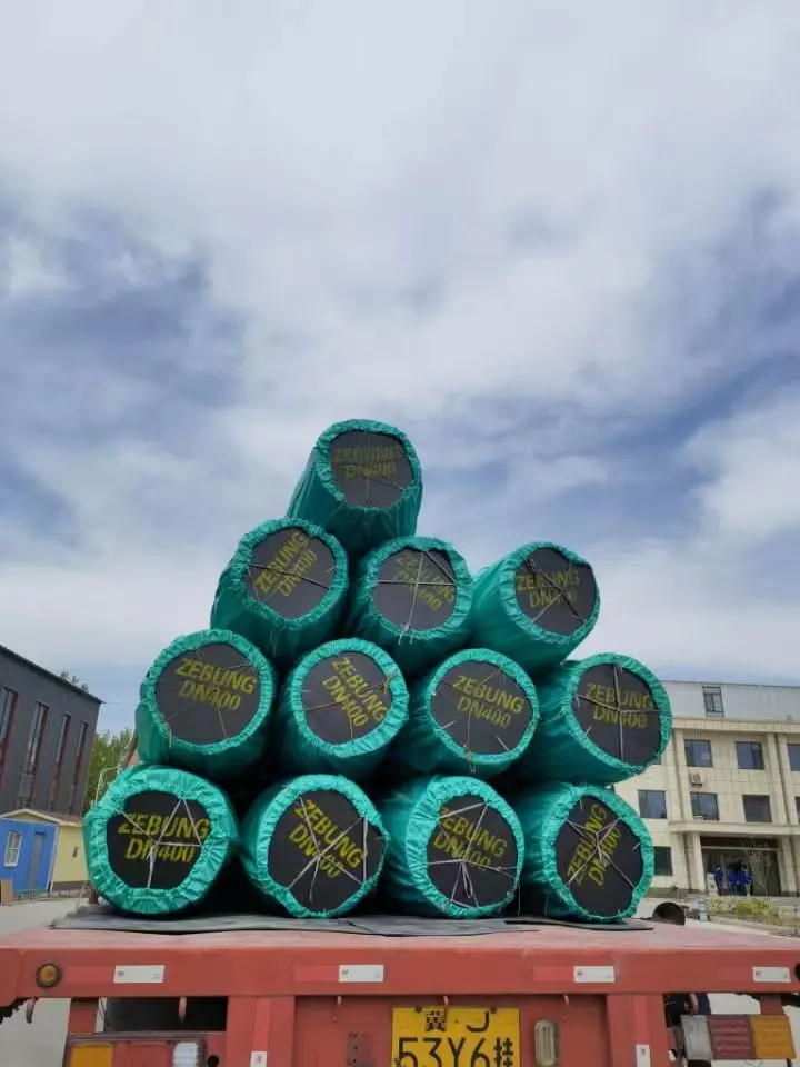 Single carcass hoses for ship to shore service which designed for the transfer of hydrocarbon fluids at jetties