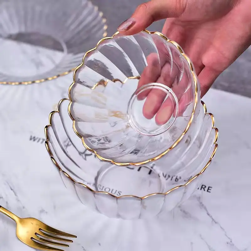 Необычная Салатница с золотым ободком в виде лепестков цветов, фруктов