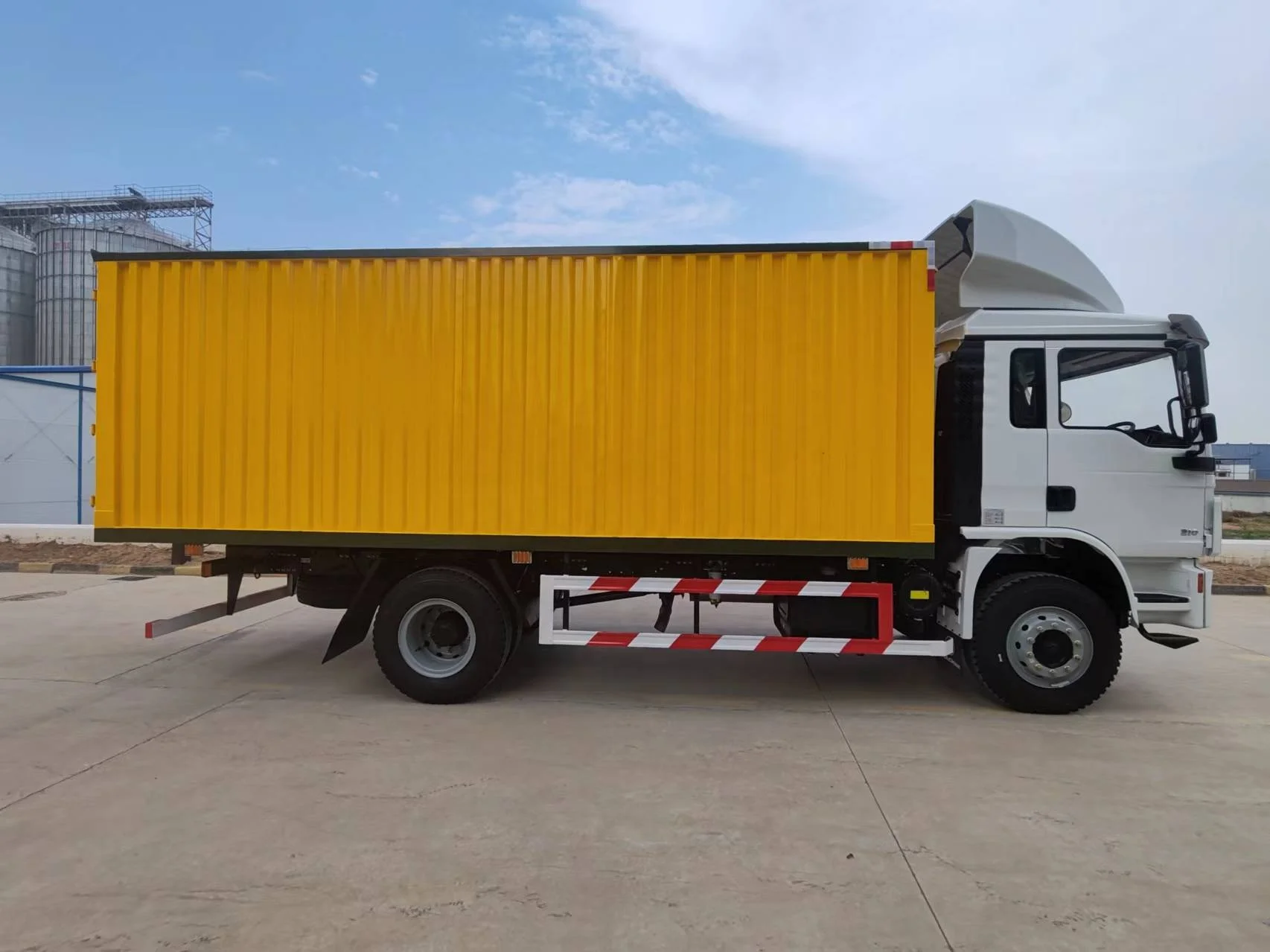 Новый Подержанный 8 10 12 15 тонн Shacman L3000 длинный багажник фургон 4 х2 привод закрытый грузовой автомобиль для продажи