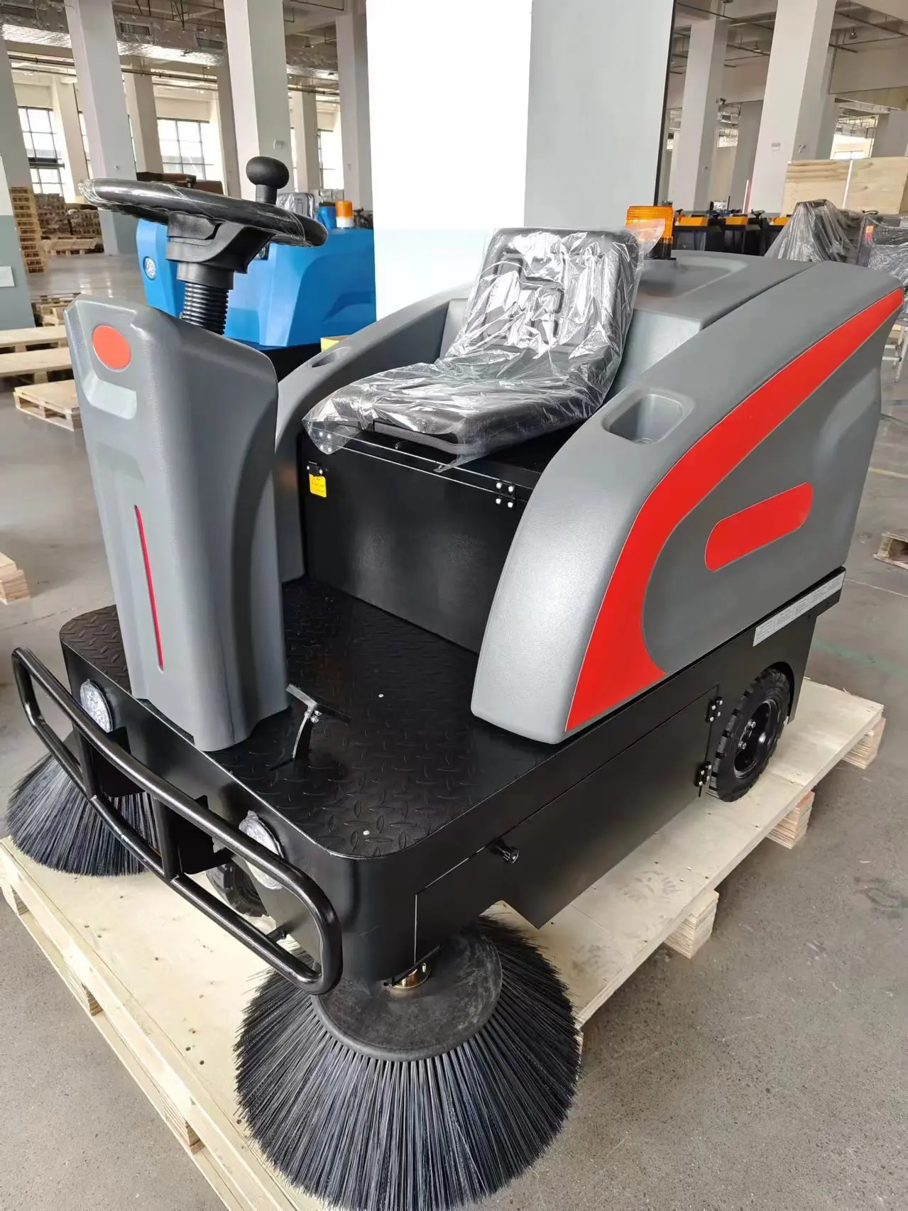 SJ1350  Industrial Driving Type Road Sweeper Battery Electric Street Sweeper