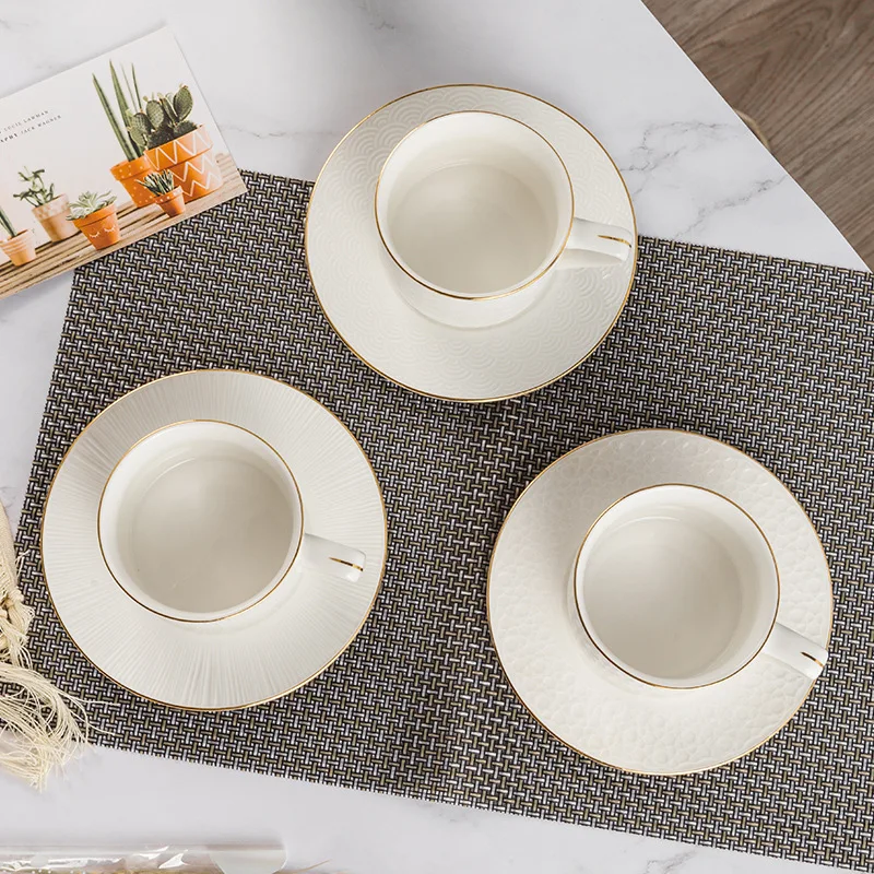 European-Style Gold Trim Ceramic Coffee Cup Set Saucers Large Capacity Latte Cups Red Tea Espresso Moments English Afternoon Tea