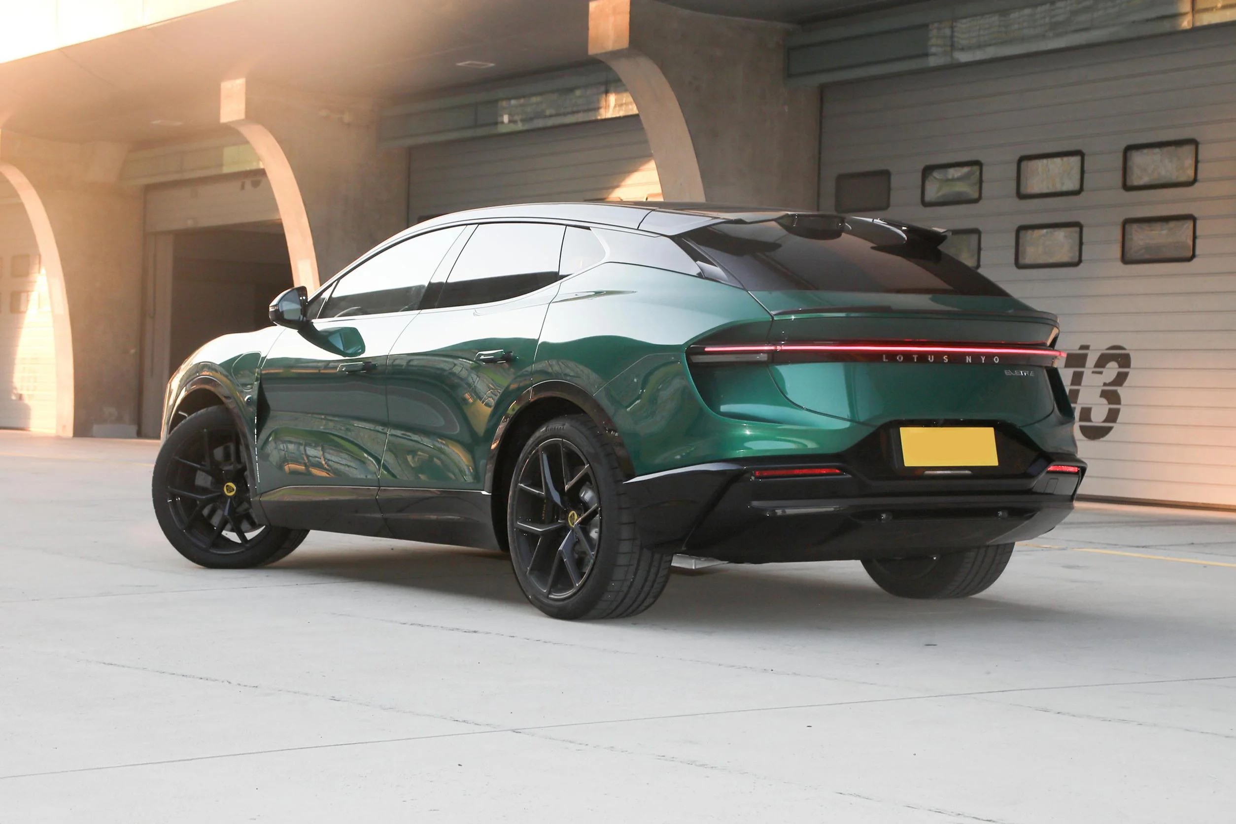 Роскошные автомобили для Lotus Eletre R + S 2024 новый автомобиль 4wd Hig Speed Suv Eletres Новый энергетический электромобиль Ev