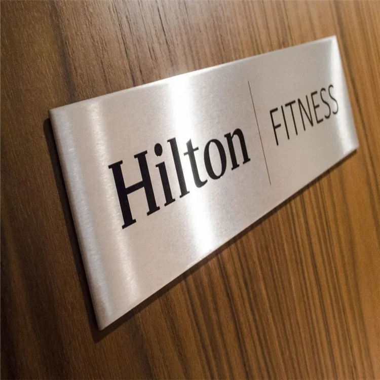 Дверные знаки из нержавеющей стали и алюминия с гравировкой