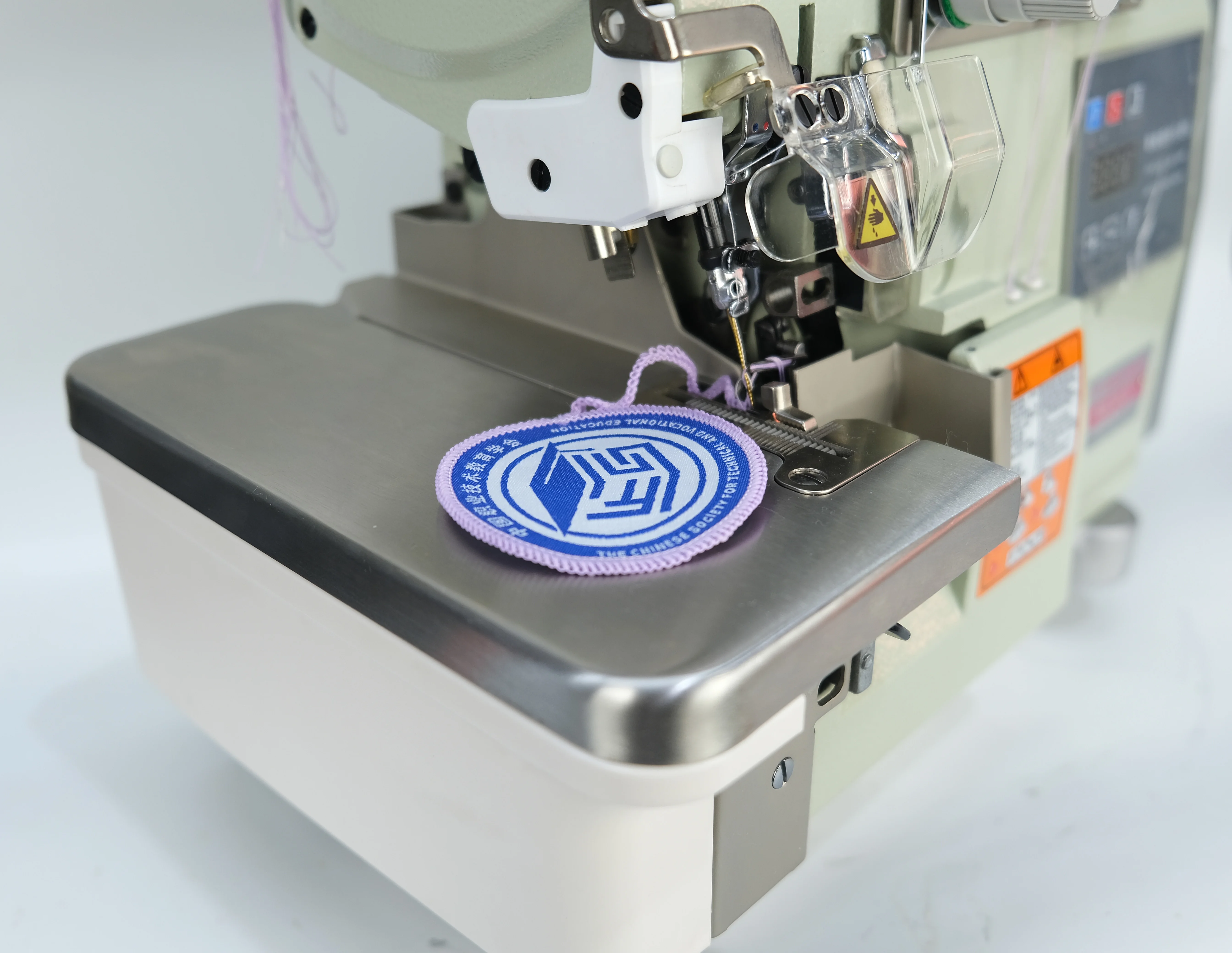 RONMACK R7-3D-JZ direct drive 3 thread overlock embroidery patches overlock sewing machine epaulet overlock sewing machine
