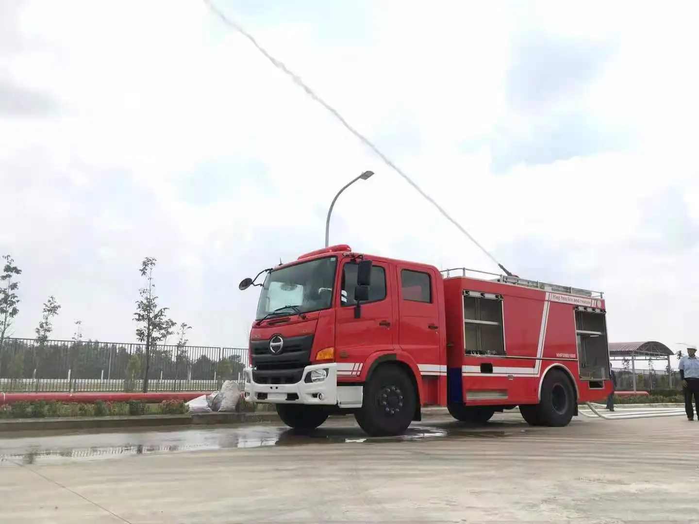 Fire Truck 32m 6x4 Turntable Ladder With Famous Chassis Price