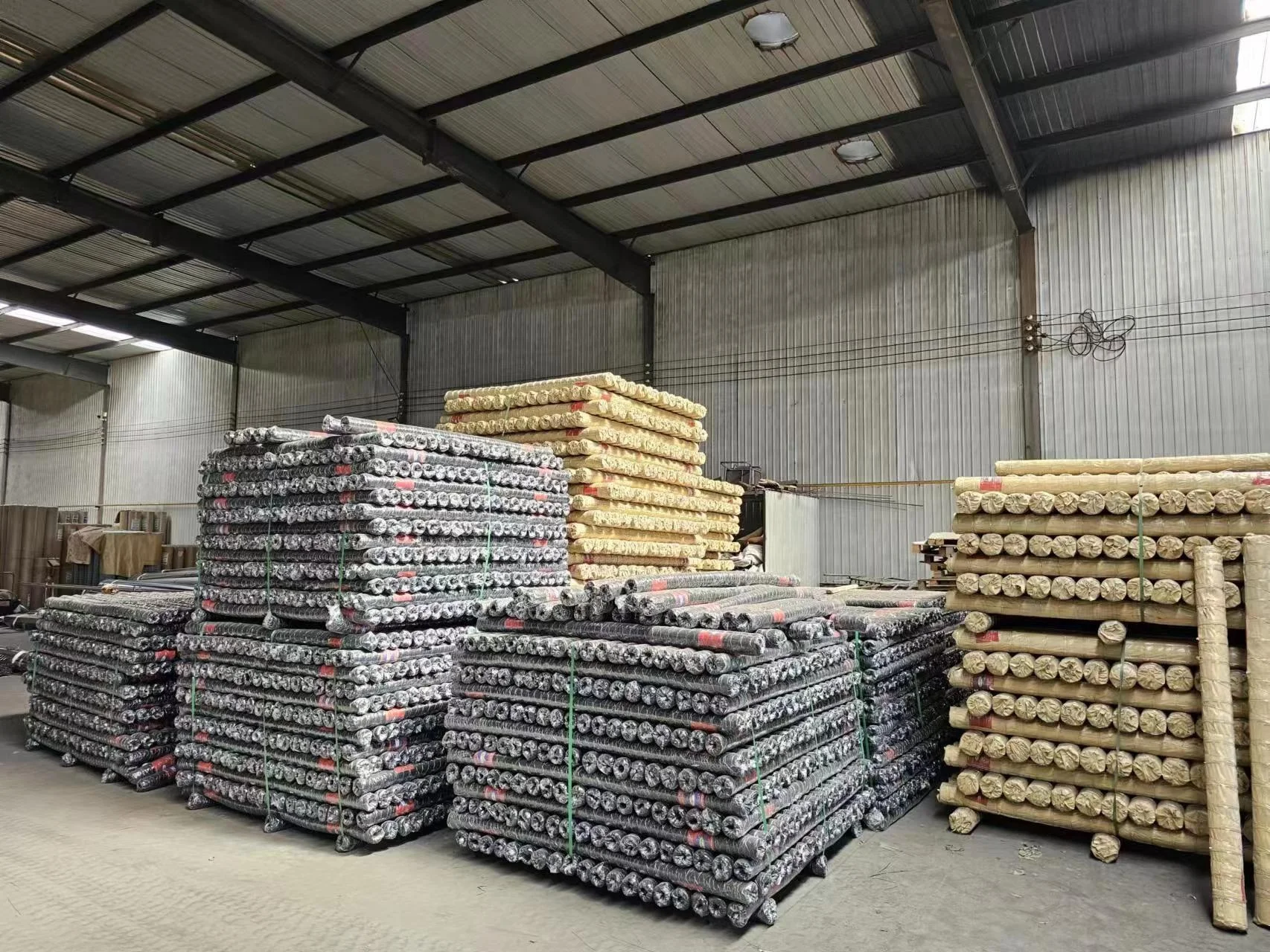 ZHENYU factory supply poultry chicken pets cage used 3/4' 1' electro hexagonal wire mesh rolls warming rack for agriculture