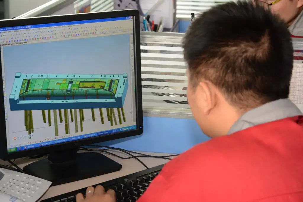 Инъекционная форма пластиковые большие электронные детали 3D-печать и выдувное формование пластиковая инъекционная полипропиленовая jiangsu на заказ
