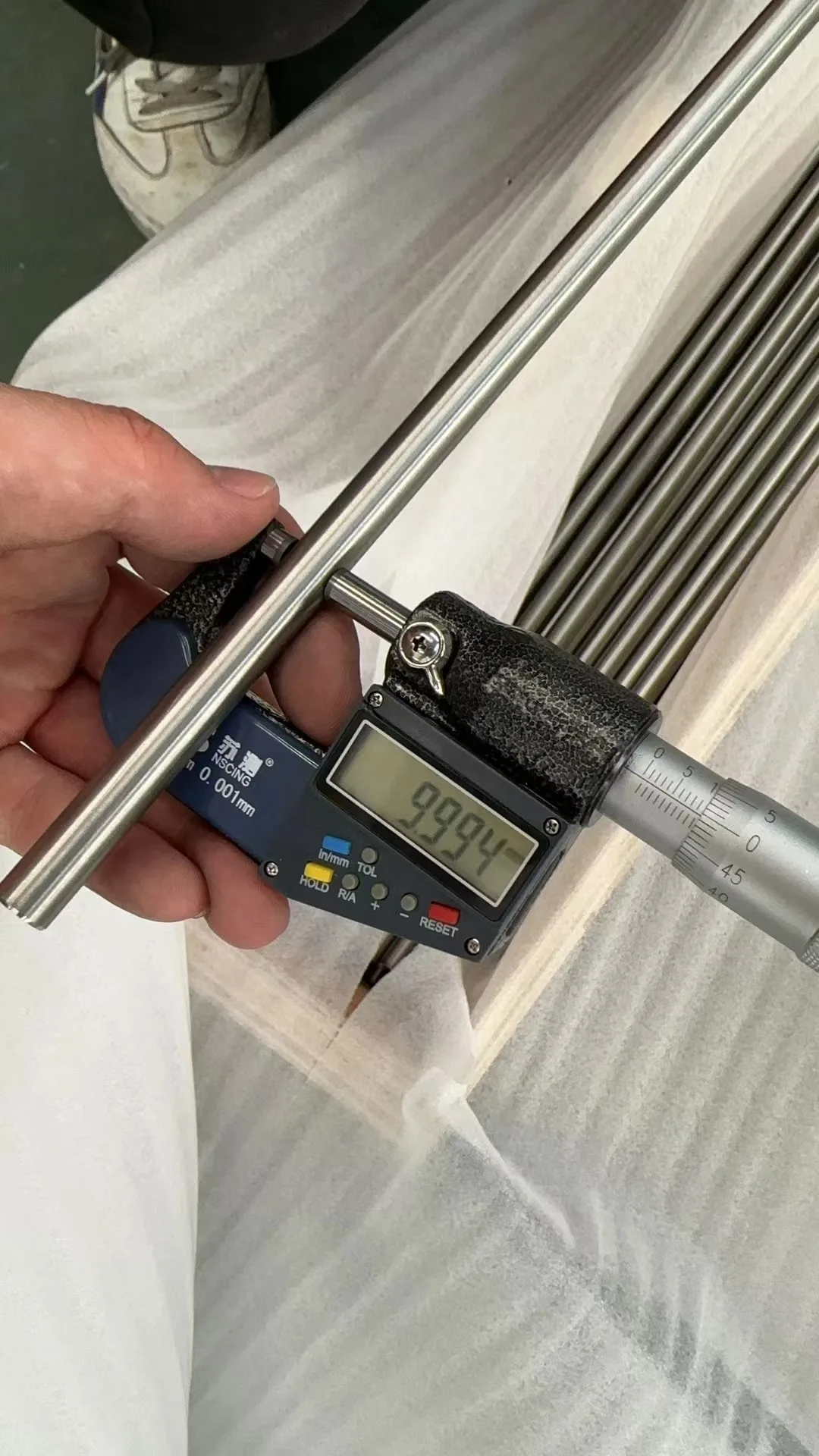 ASTM F136 Ti-6AL-4V eli Titanium Rod for Medical Implants: Biocompatible and Safe for Surgical Procedures