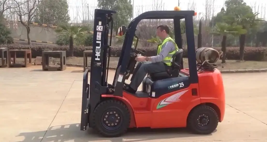  Heli JAC Teu Zoomlion Hangcha Diesel and Electrical Forklift Cpcd30/50/70/10 LPG Gasoline Rough Terrain