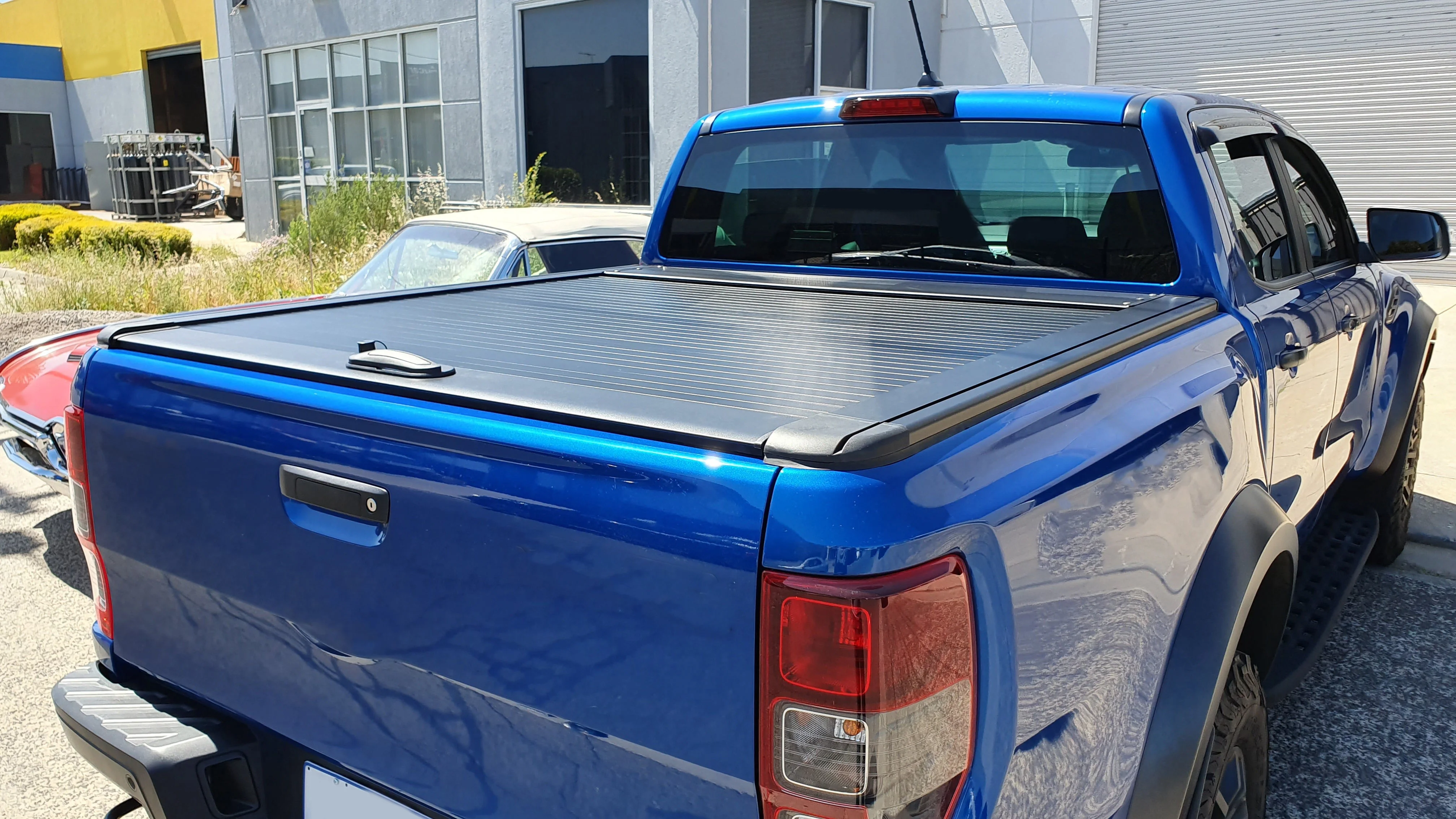 Pickup Truck Car 4x4 Accessories Aluminium Roller Lid Shutter Top Retractable Roll Up Tonneau Cover For Nissan Navara Np300 D40