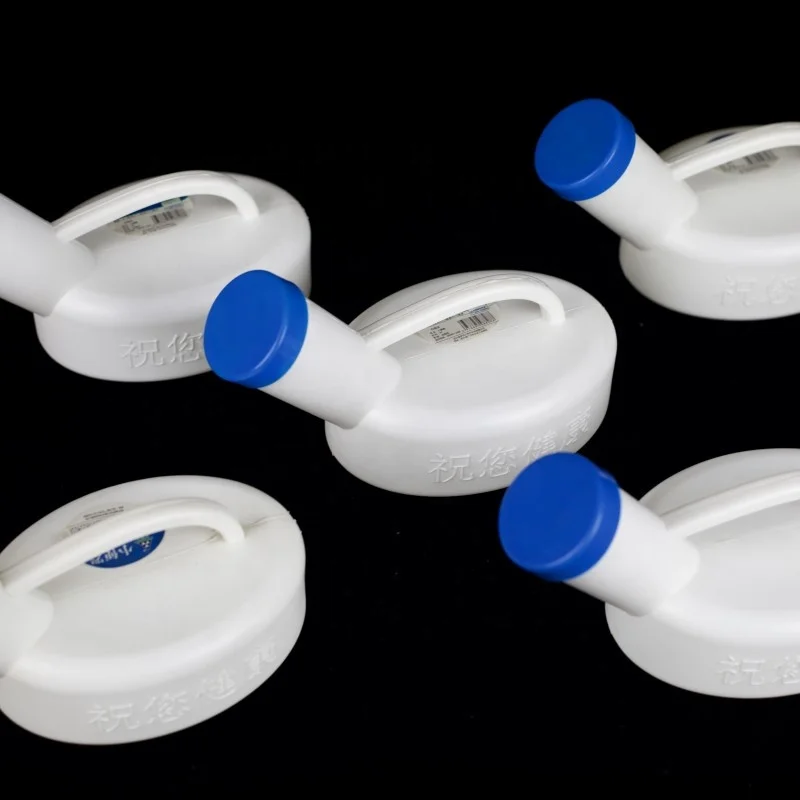 Hot Sale Plastic Hospital Portable Pee Container For Elderly With Lid Handle Urine Bottle