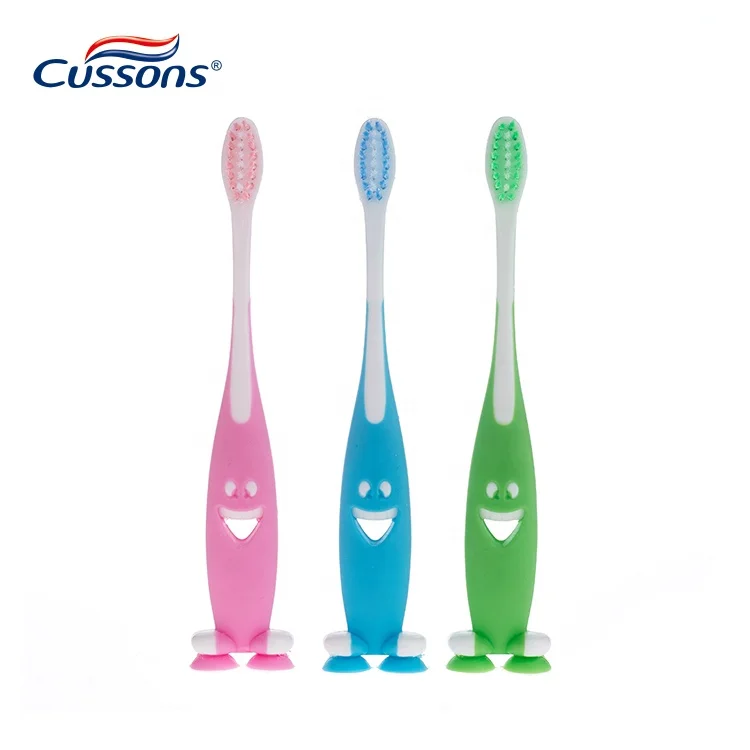 Детская зубная щетка с мультяшным изображением улыбки