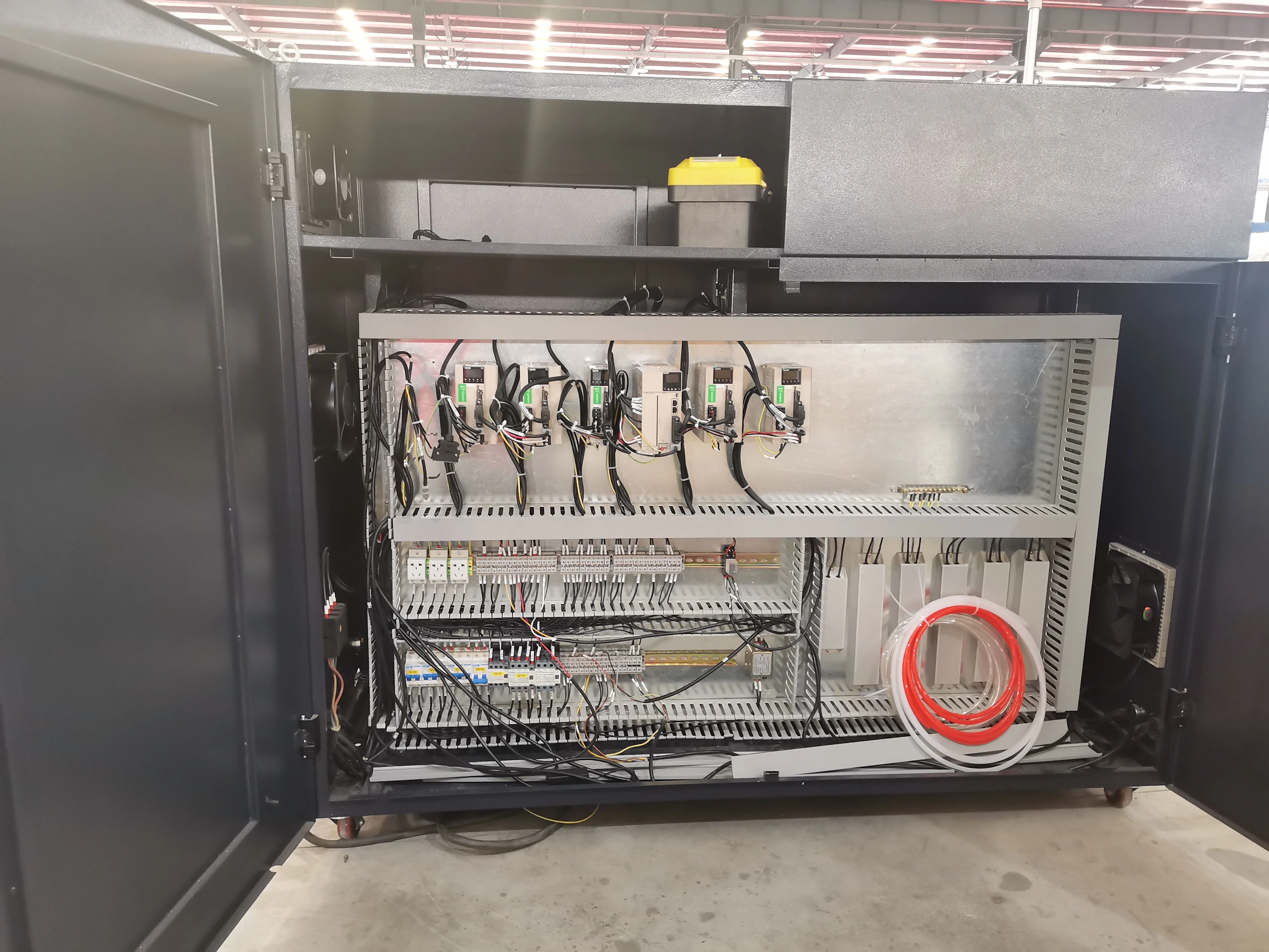 Suda Cypcut Low Price Iron Steel Metal 1500W 2000W 3000W Fiber Laser Cutting Machine