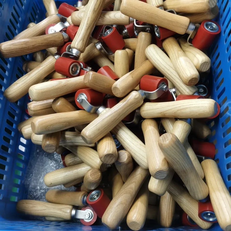 The wide rubber roller has no axle projection on one end for scratchless flush work roofing tools and accessories Vinyl  roller