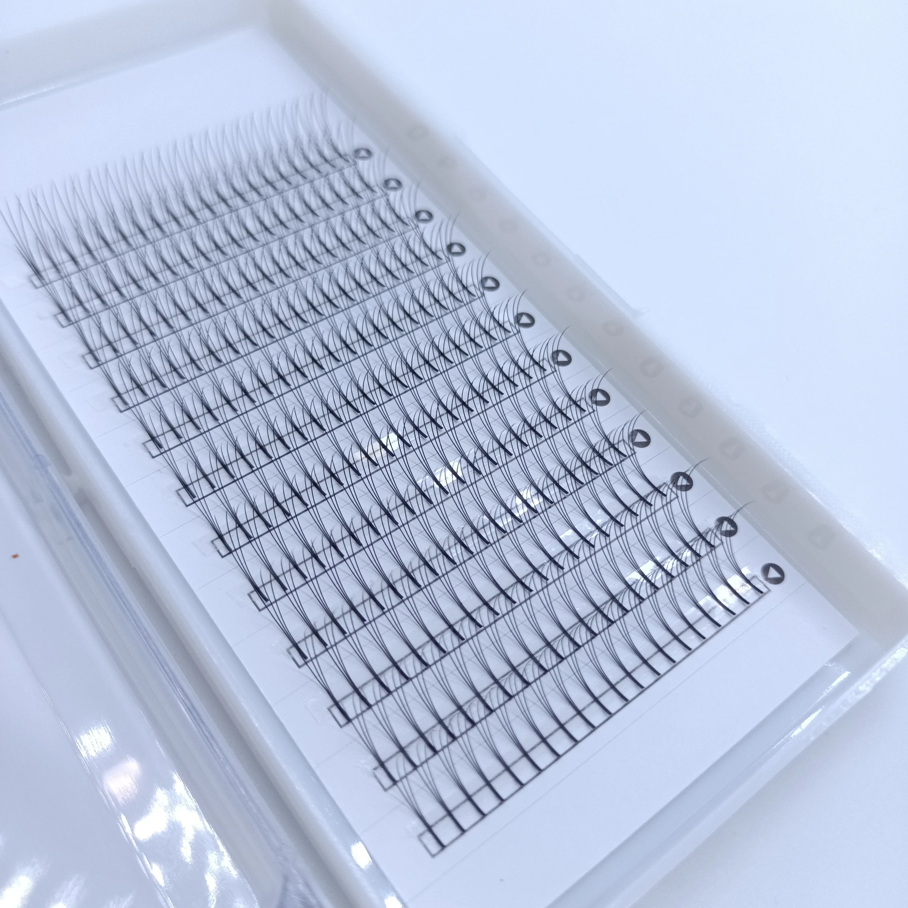 Heat bonded Korean PBT material 3d Long base Eyelashes Premade Fans Mega Volume Eyelash Extensions