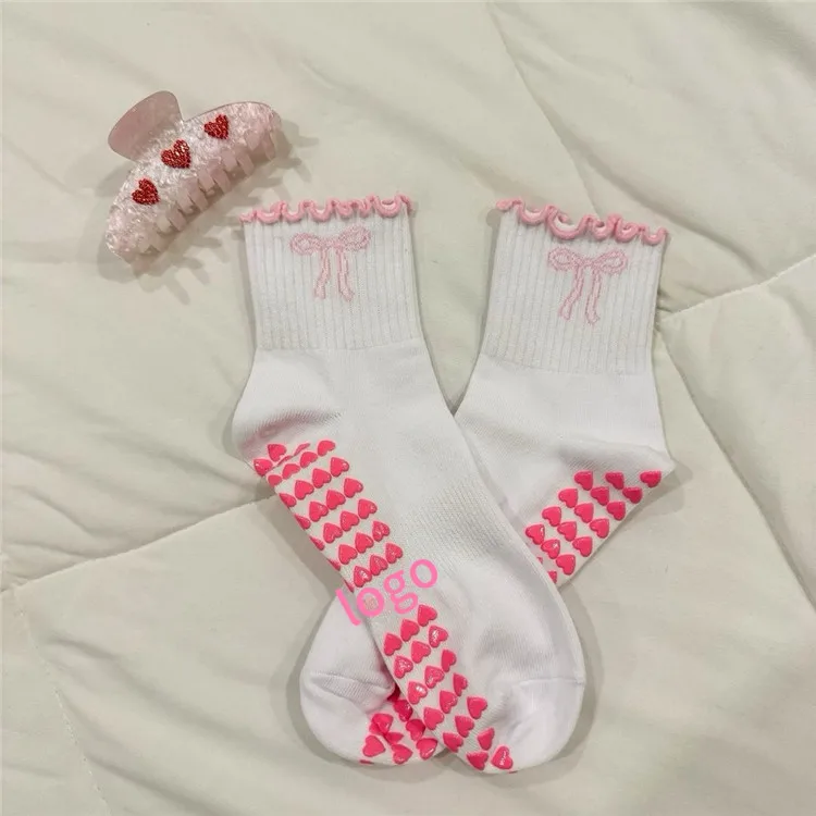 Anti Slip Yoga Pilates Grip Socks Logo Ballet Barre Cotton Crew Socks Custom Logo Grip Ruffled Pilates Yoga Socks for Women