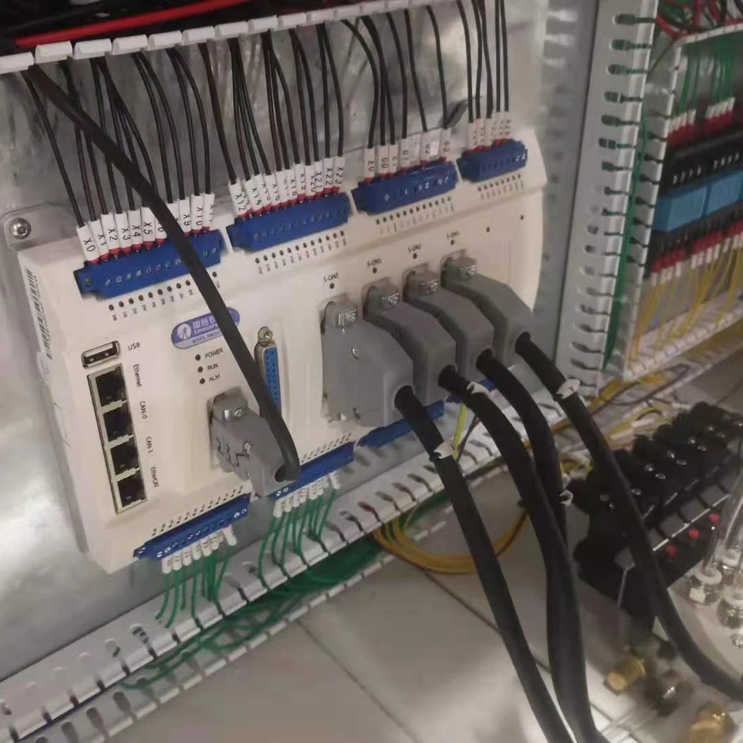 Automatic labeling machine side surfaces self adhesive labels round flat square bottle tuna cans essential oil perfume