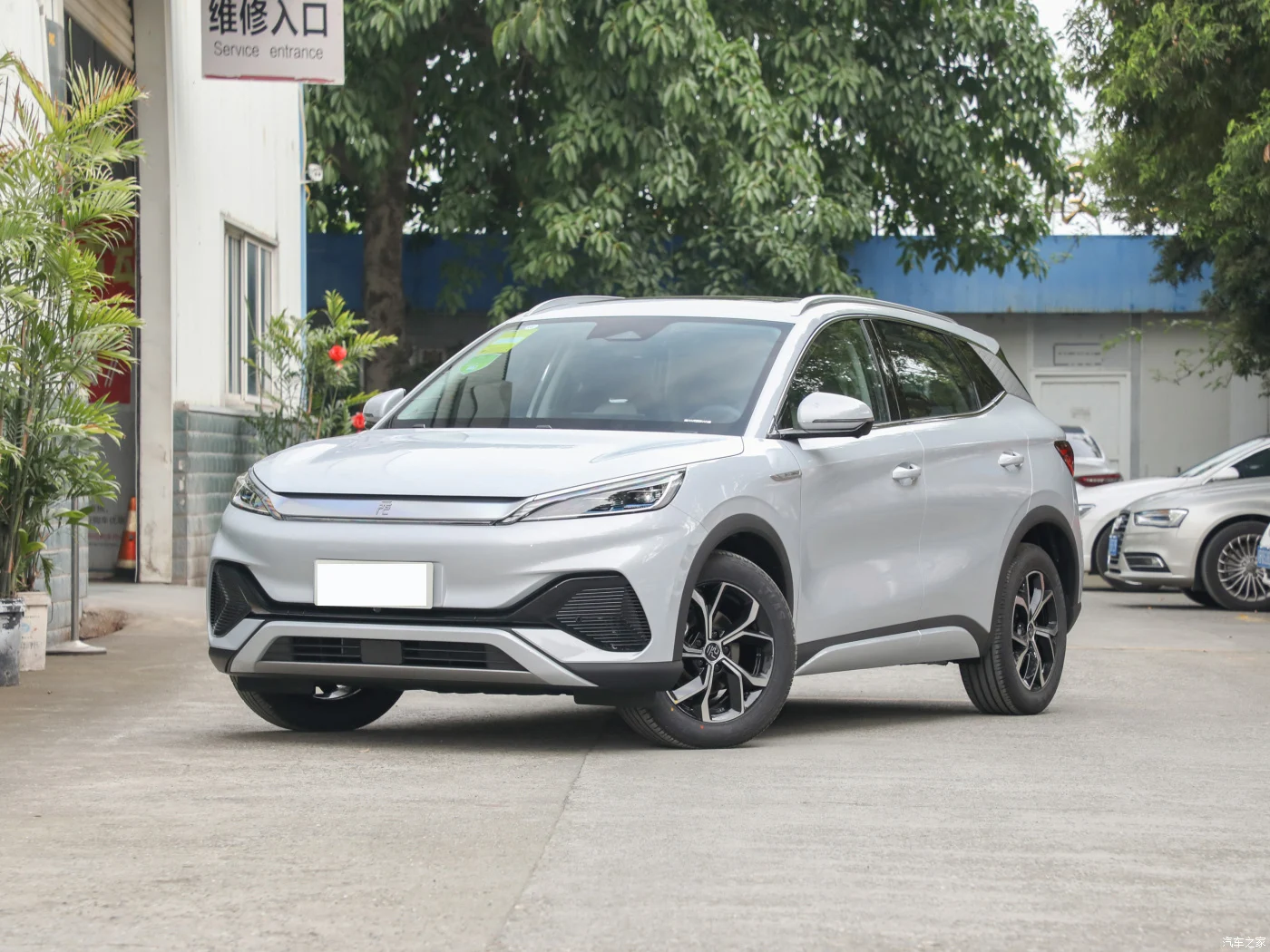 BYD yuan plus electric car with support fast charging City Electric Energy saving, safety and environmental protection