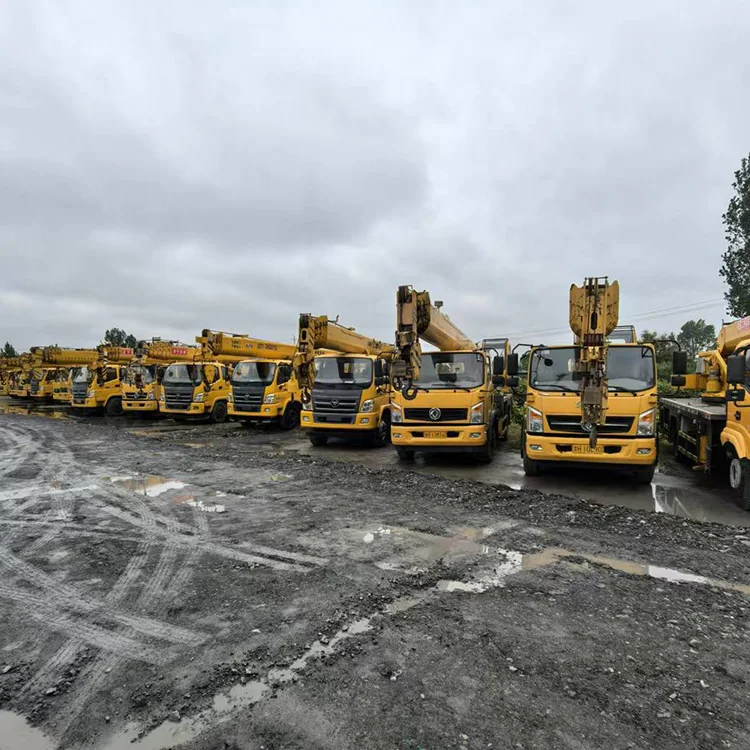 Heavy Duty Truck Crane 4*2 & 6*4  8 Ton-25 Ton Hydraulic Truck Crane