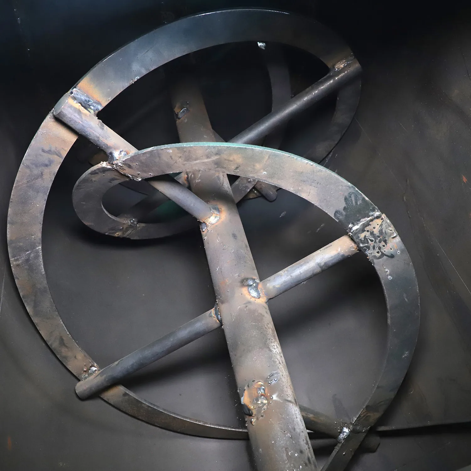 Automatic animal feed crusher and mixer hammer mill