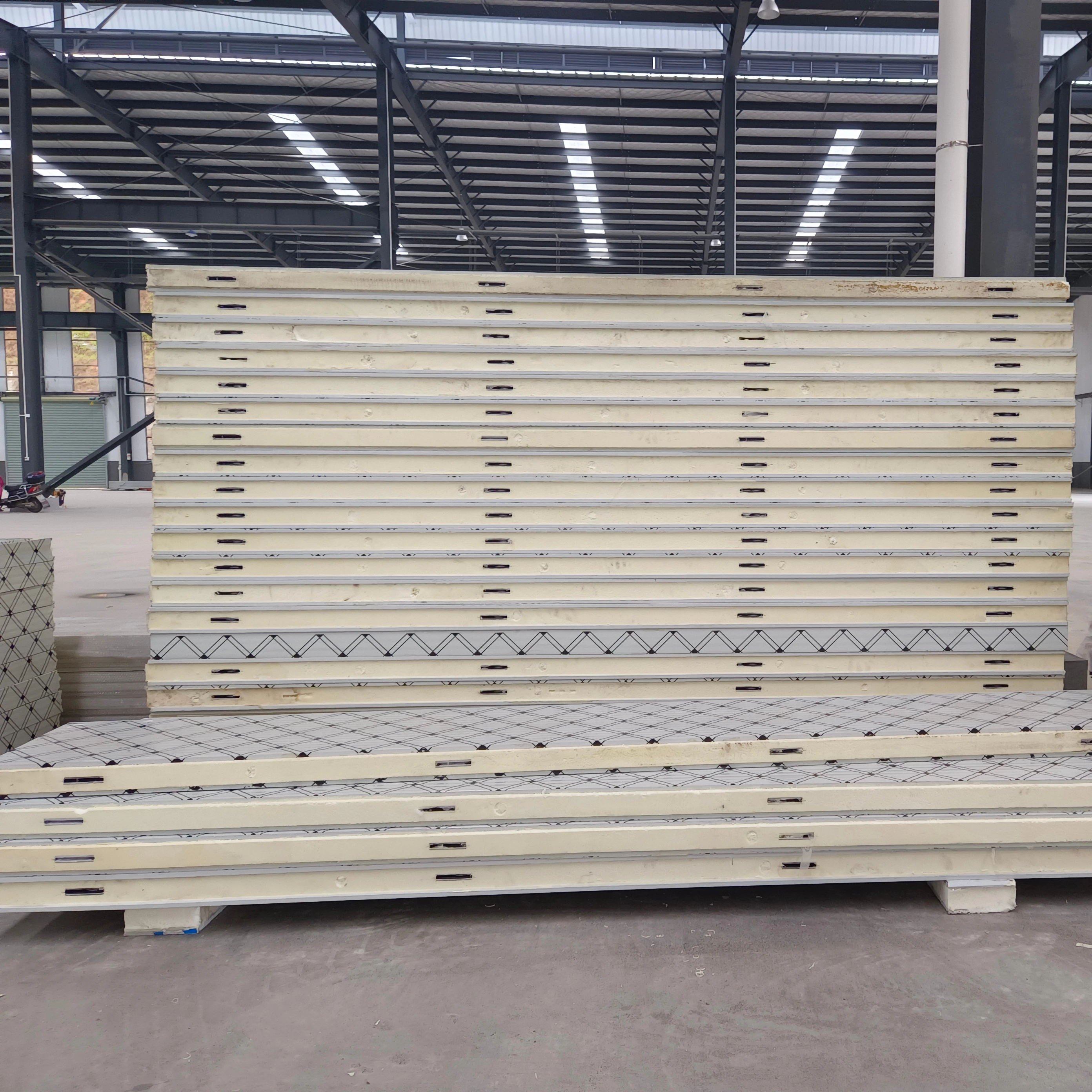 Modern Foam Building Materials Board Insulation Foam Panel Color Steel Plate Pu Sandwich Panel
