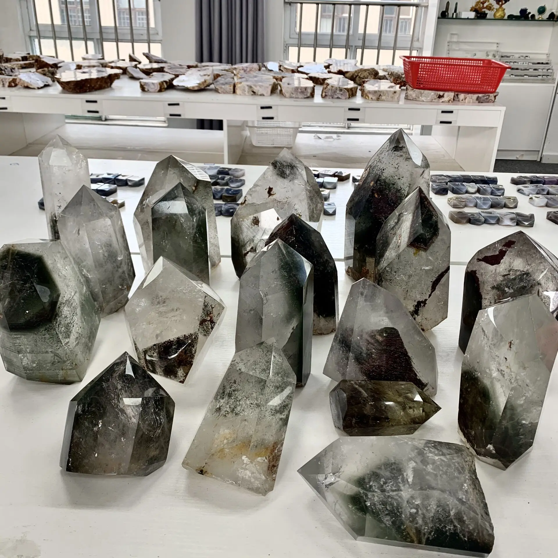High Quality Natural Big Garden Quartz Green Phantom Quartz Towers Crystal Decorative Freeforms Towers
