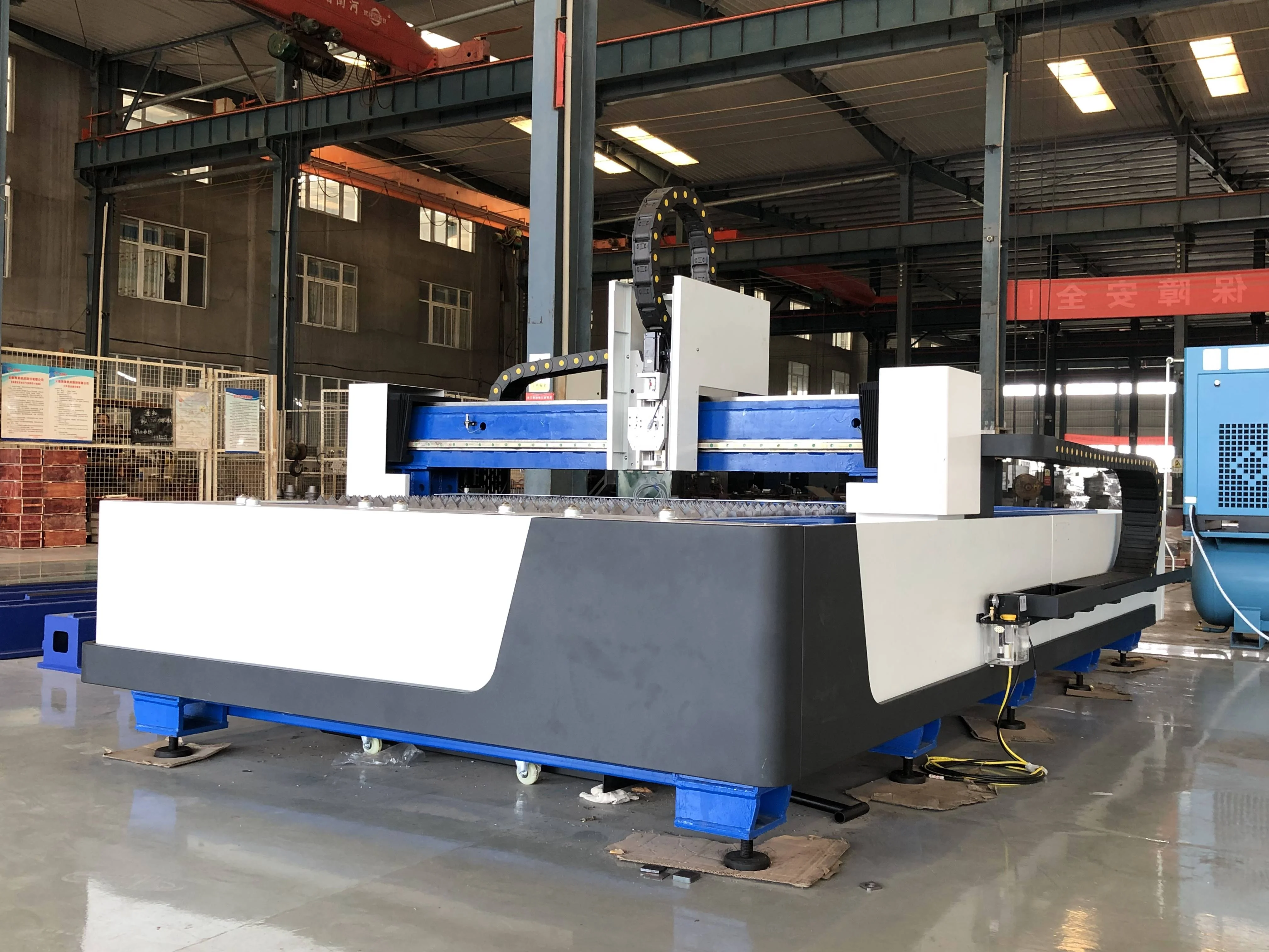 1000W 2000W 3015 4020 6020 Large Enveloping High-speed Fiber Laser Cutting Machine For Cutting Metal Plates