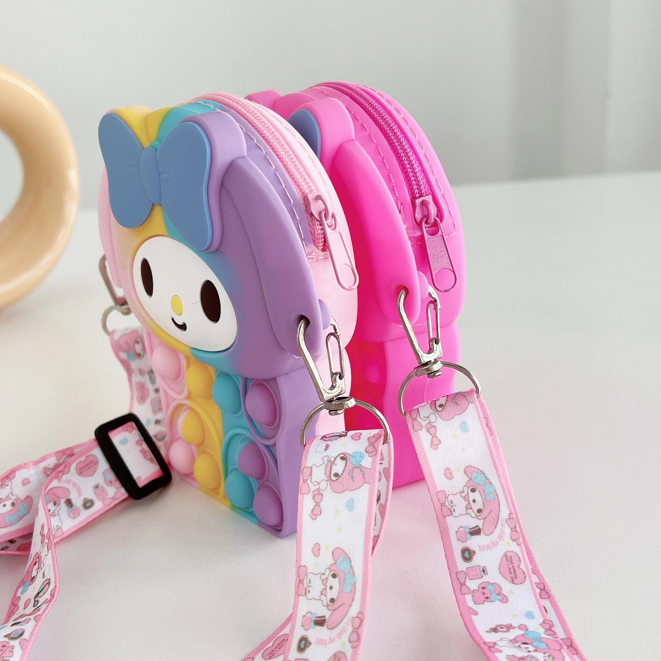 Low Moq Customized Color Shape Pattern Small Coin Hand Silicone Bags for Women Gifts