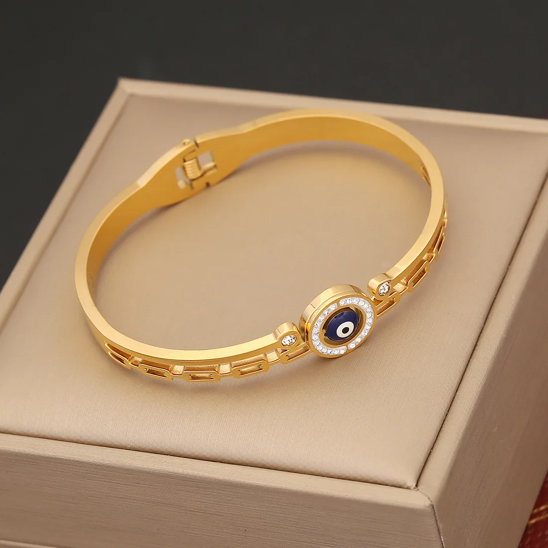Wholesale Oil Dropping Stainless Steel 18k Gold Plated Blue Eyes Bracelet Daisy Butterfly Bracelet
