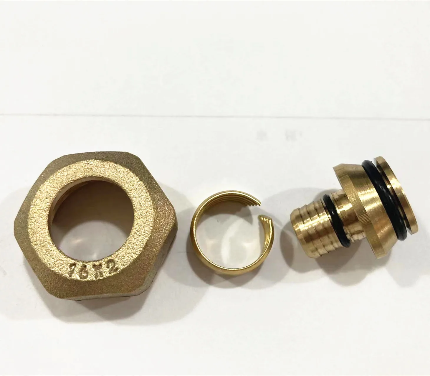 16x2 EUROCONUS fitting for PEX polyethyliene pipe 1/2