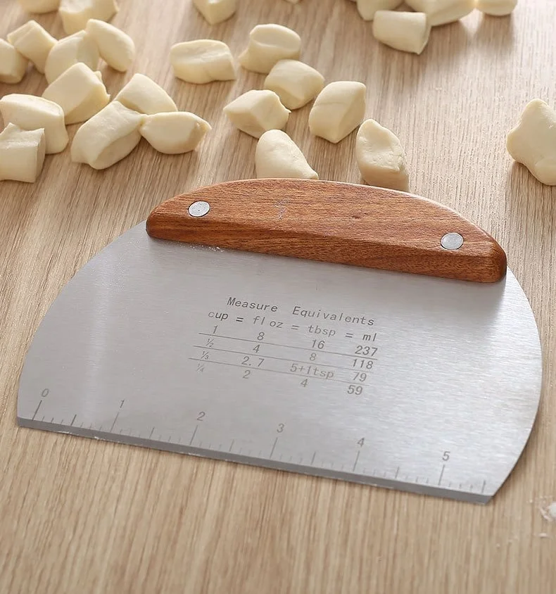 Kitchen Stainless Steel Dough Scraper with Measuring Scale for Baking Pastry Cutter Tools for Bakery Use Minimum Order 2pcs