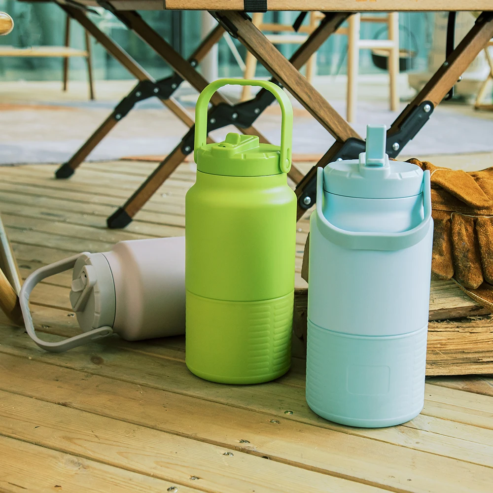 Insulated Growler for Beer 64OZ Large Capacity for Any Adventure with Straw and Leak-Proof Lid Jug Stainless Steel Jug