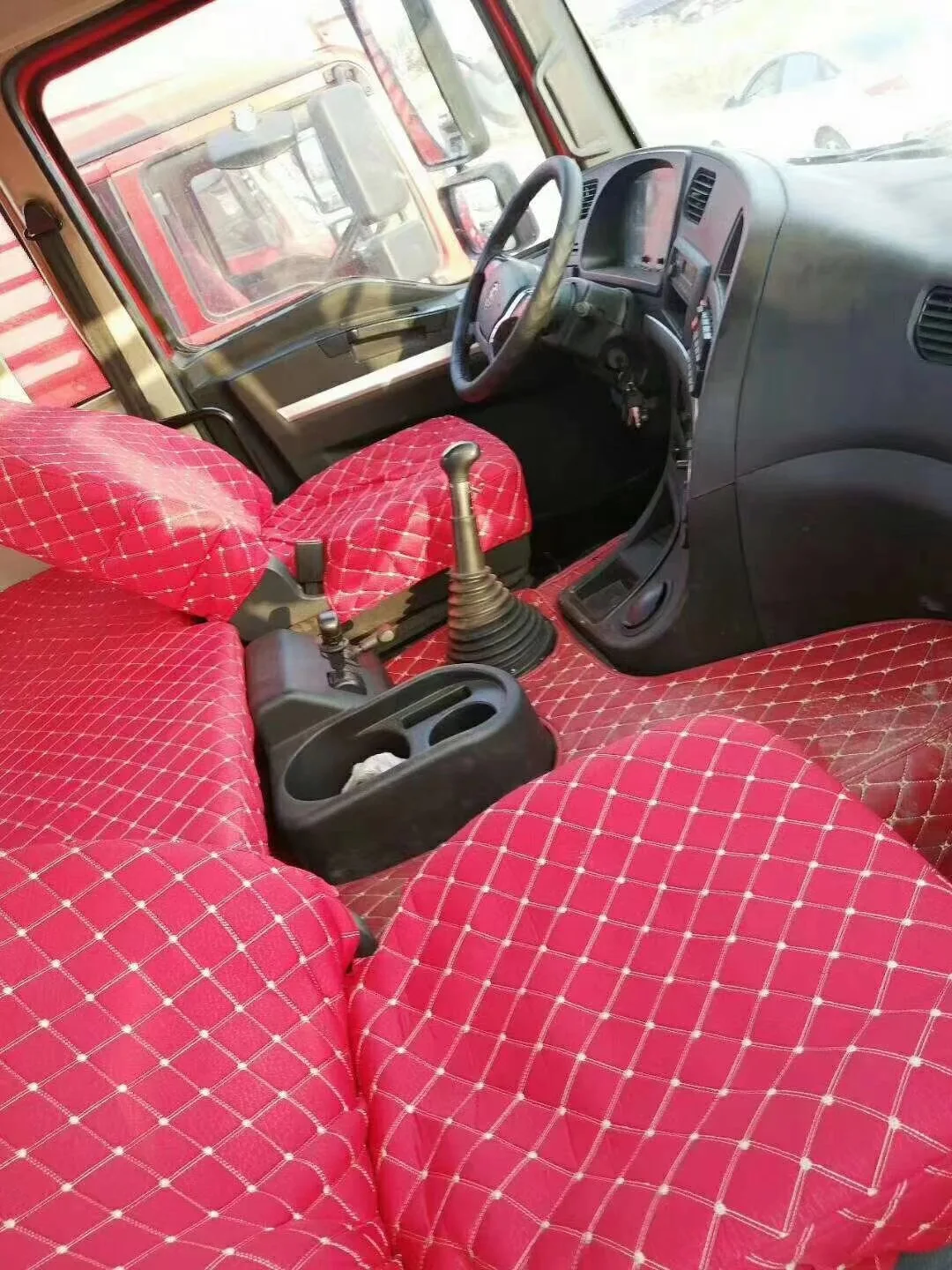 HOWO Used trailer head/tractor trucks Price