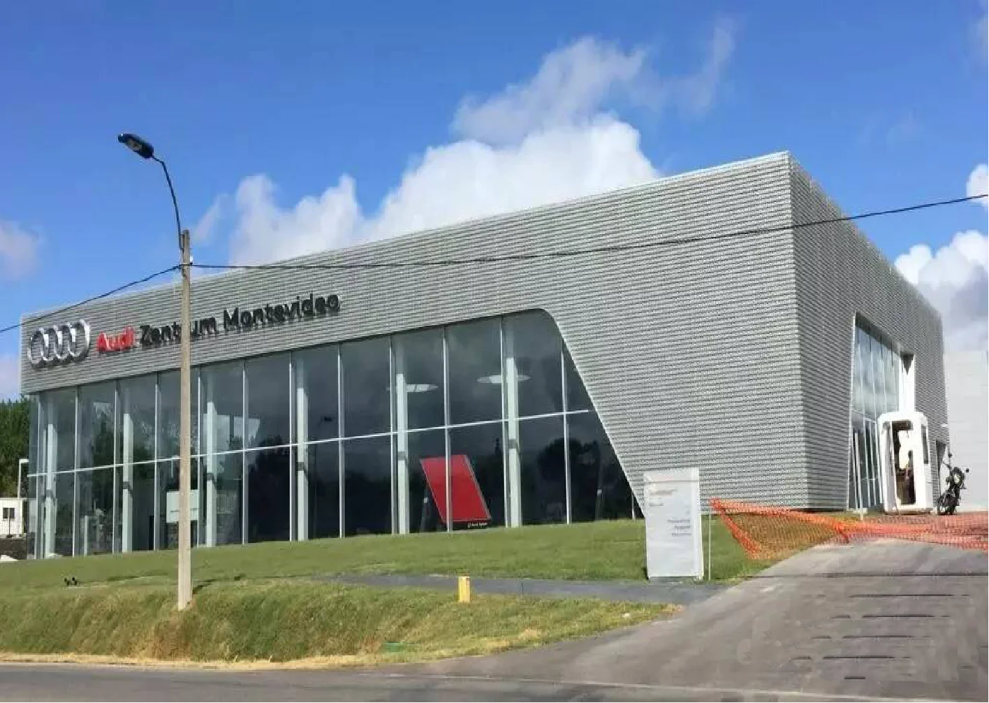 china prefabricated 4s showroom steel structure shopping mall building industrial exhibition hall